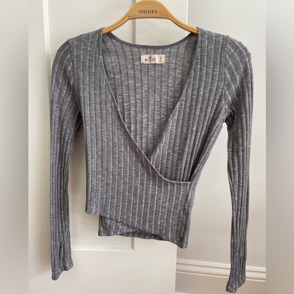 Long sleeved ribbed crossover shirt